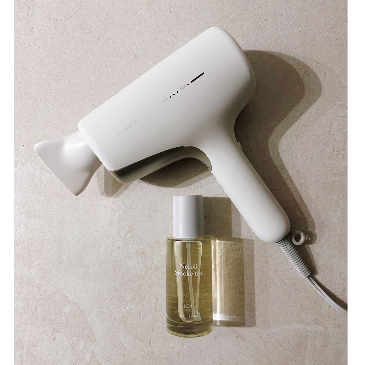 LOA THE OILのNeroli Smoke teaとエルミスタ ヘアードライヤー