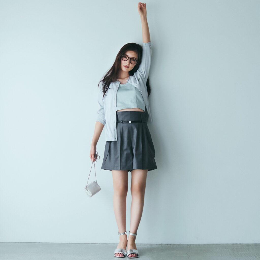 きちんとハーフパンツ×ヒールの肌見せコーデ