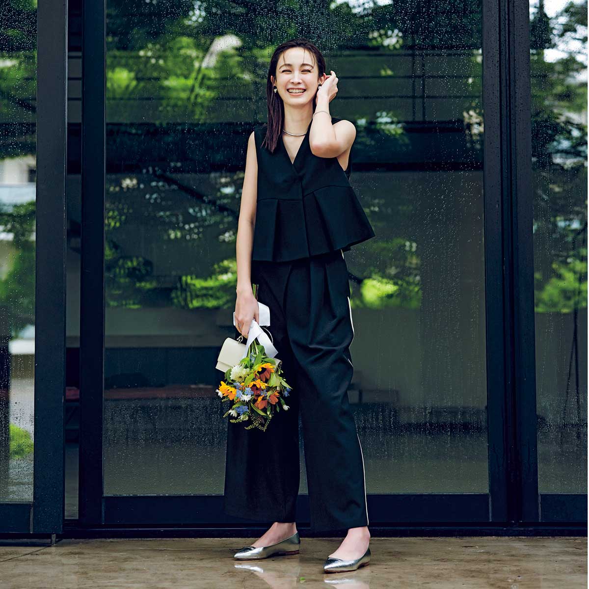 ペプラム形のショートジレとワイドパンツのセットアップのオケージョンコーデ,お呼ばれコーデ