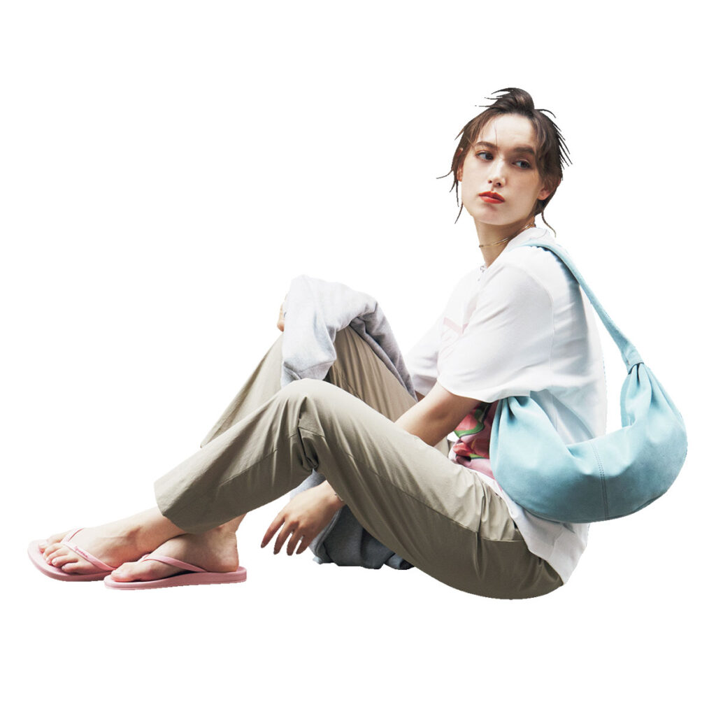 Tシャツにビーサンのコーデ