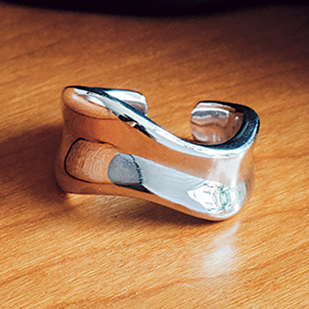 シルバーの曲線リング