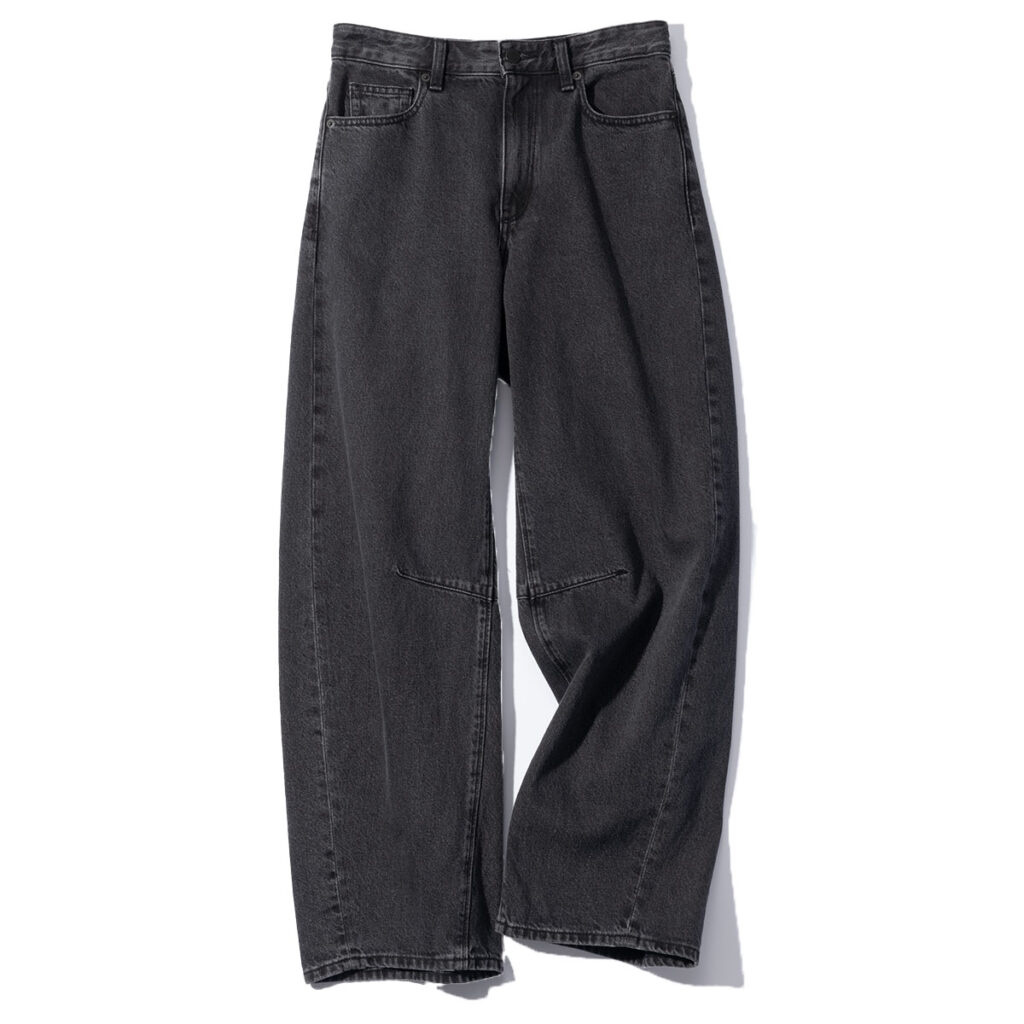 GUのブラックデニムパンツ