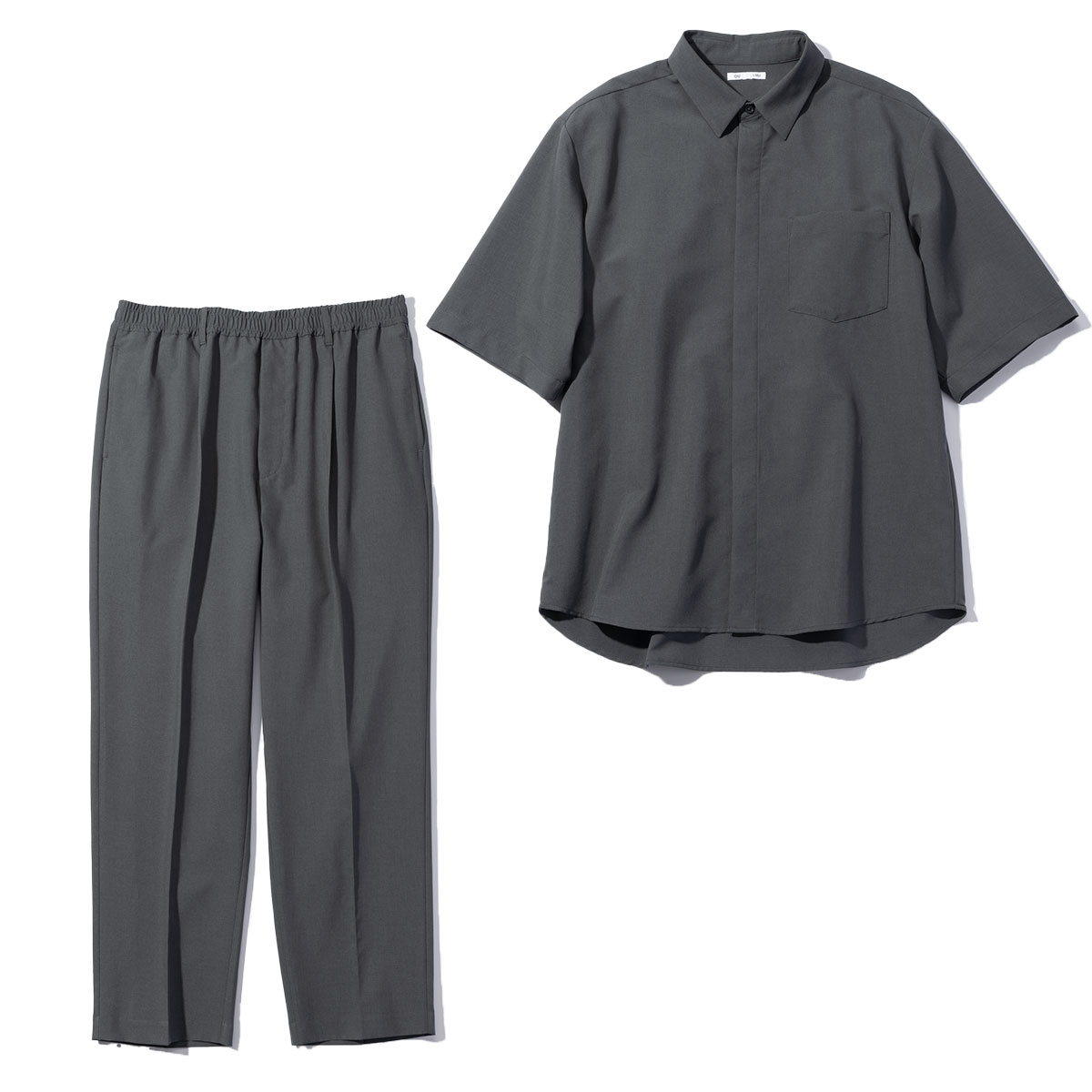 GUのメンズグレーセットアップシャツ＆パンツ