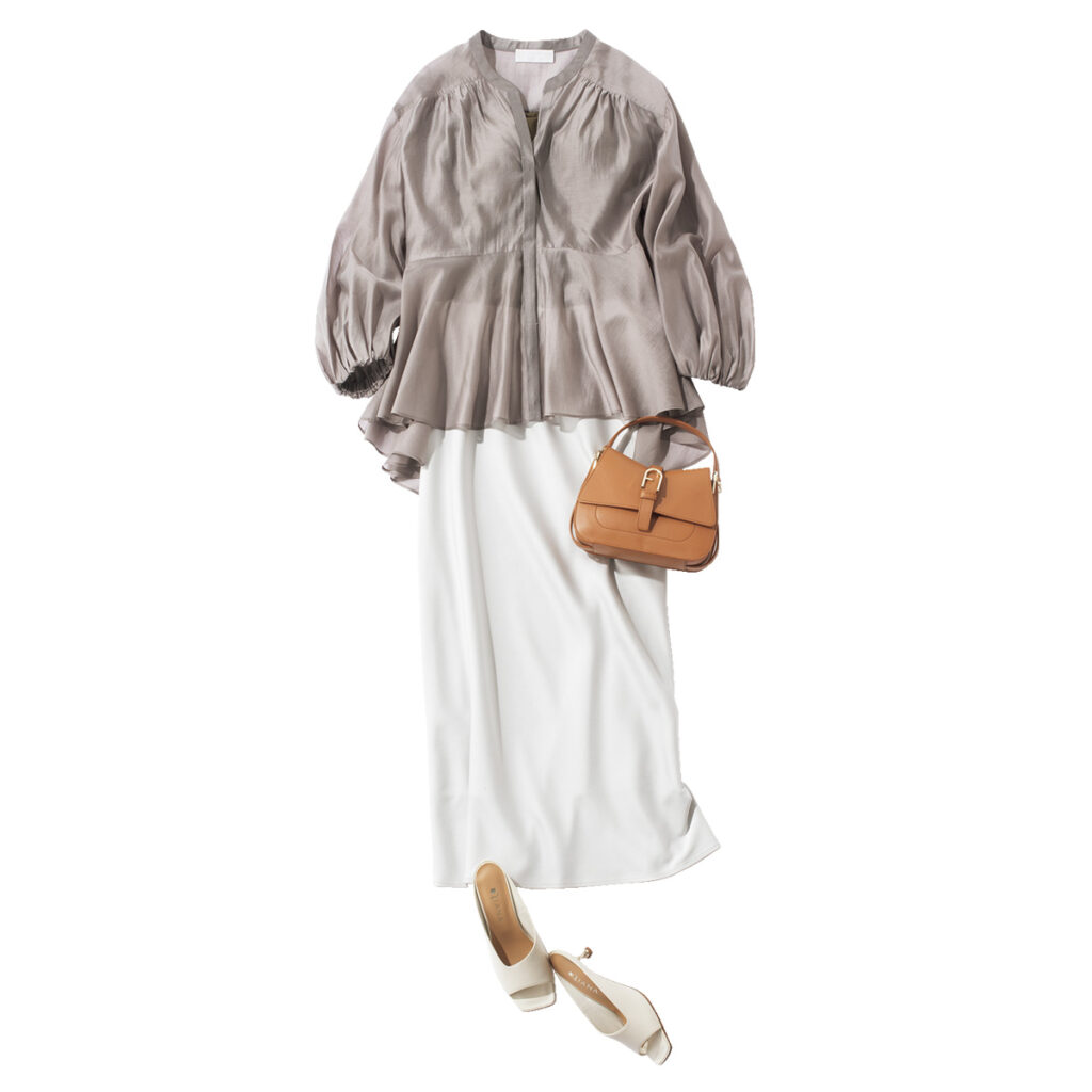 艶感ブラウスと白スカートのワントーンコーデ