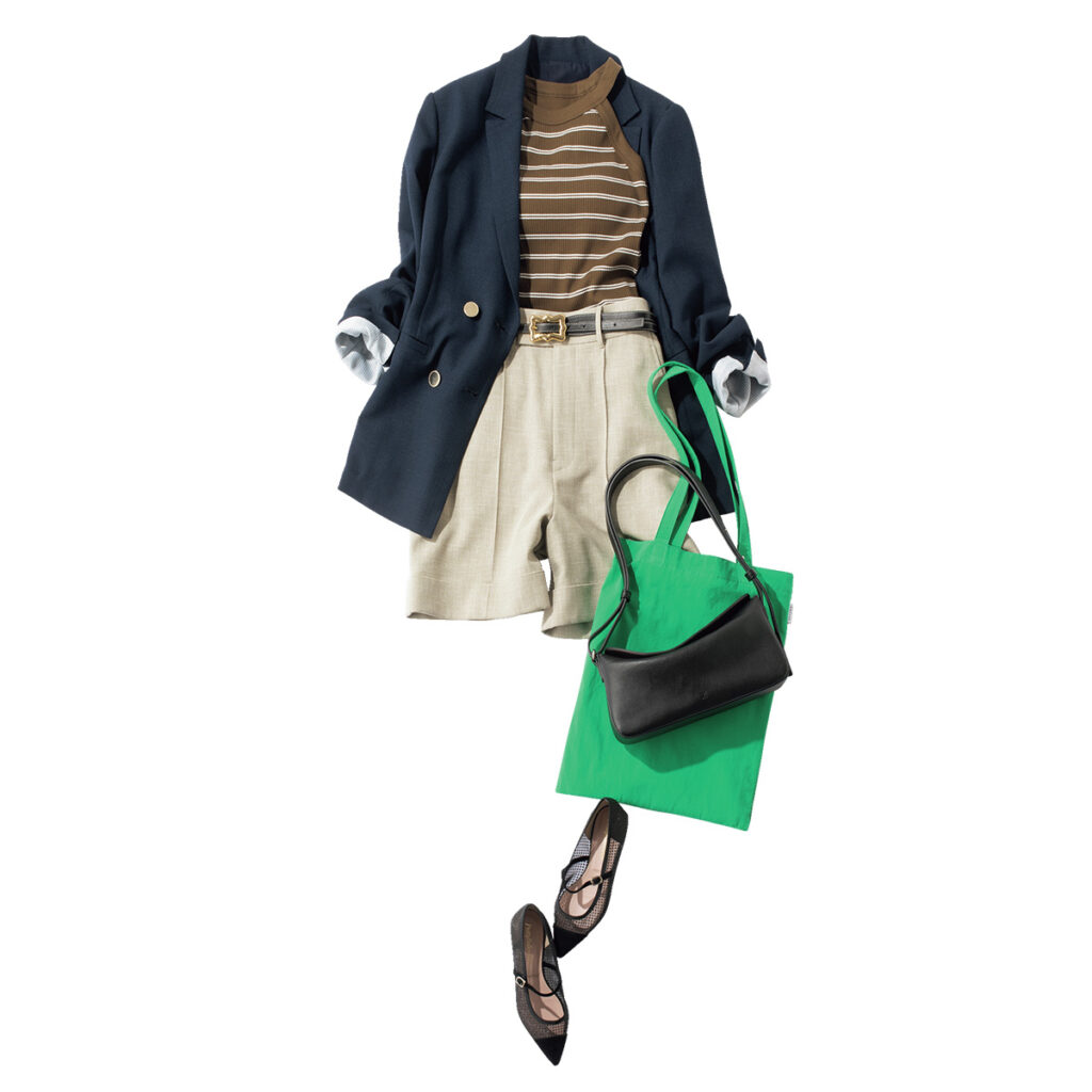 タンクトップとハーフパンツにジャケットのコーデ