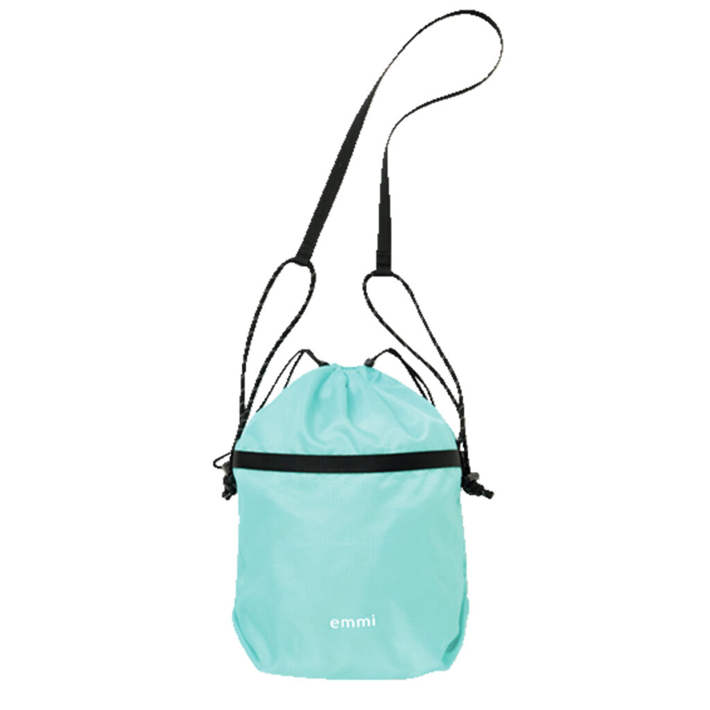 ナイロン素材のミニバッグ