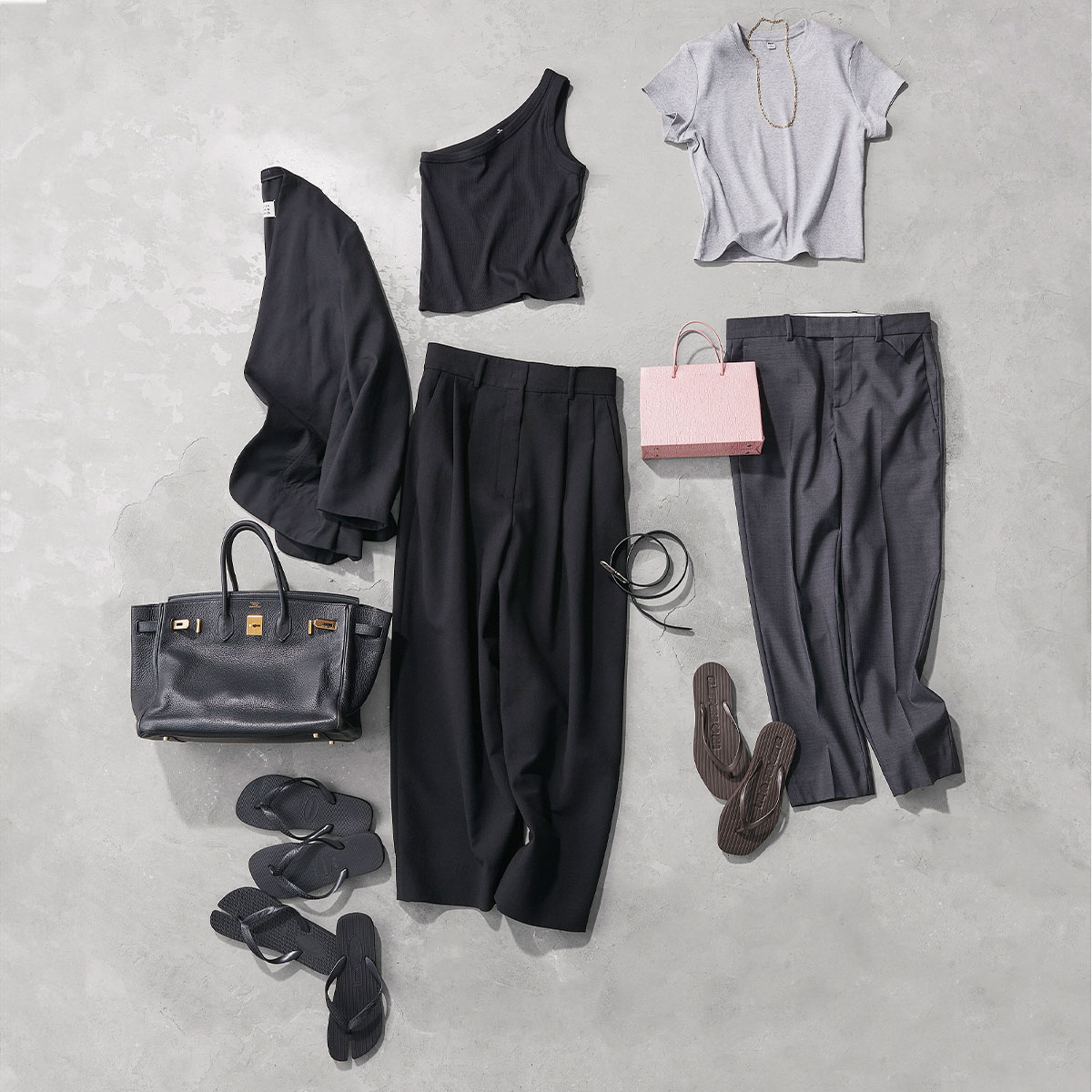 グレーや黒の夏コーデアイテム