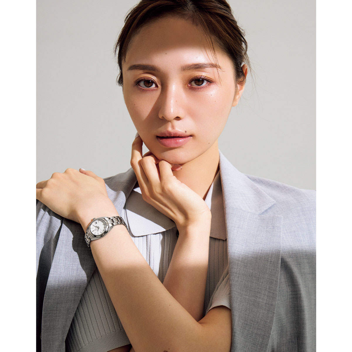 梅澤美波 梅澤美波さん】“キリッと”お仕事顔を盛り上げる『3つの本命