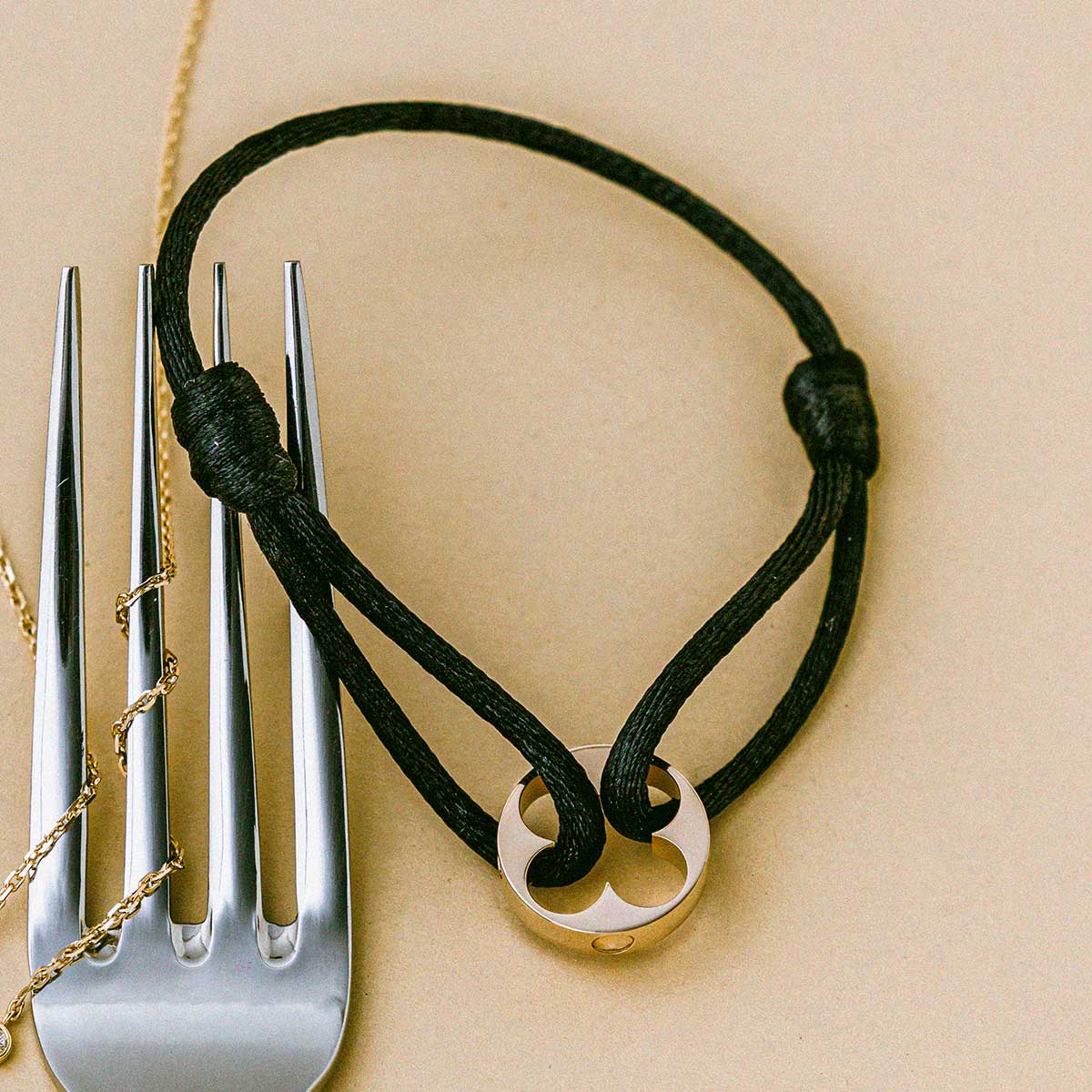 コードブレスレット「アンプラント」