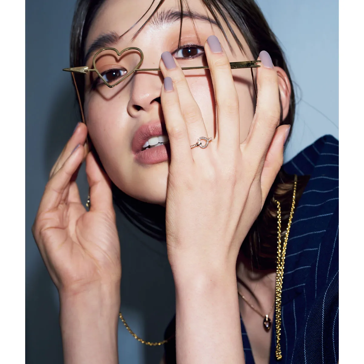 フレッドの「プリティウーマン」リングをつけた女性