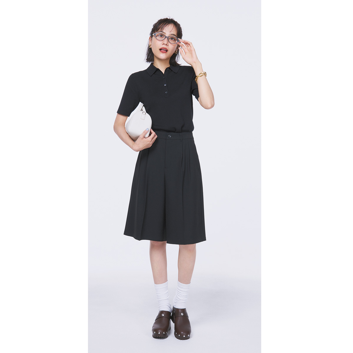 ユニクロのポロニットとハーフパンツのコーデ