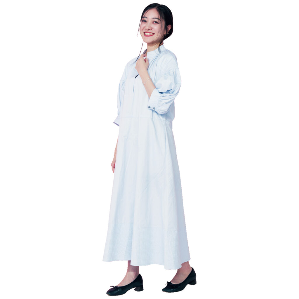 白ワンピースのコーデ