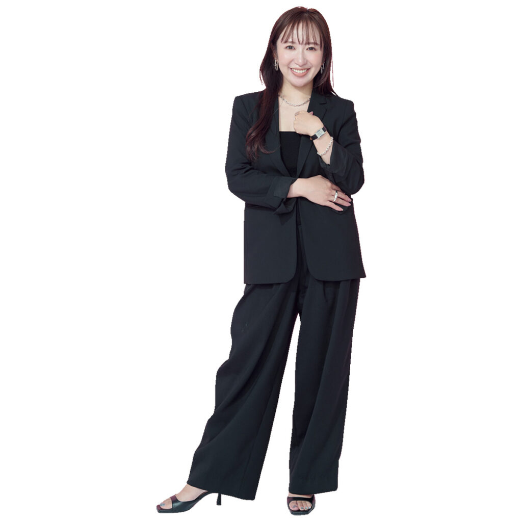 ブラックのジャケパンコーデ