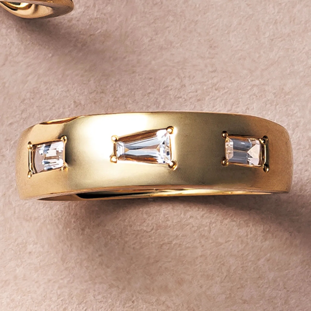 ヨンドシーのリングの物撮り。