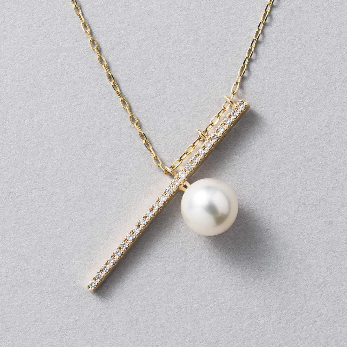 ヒロタカのネックレスの物撮り。