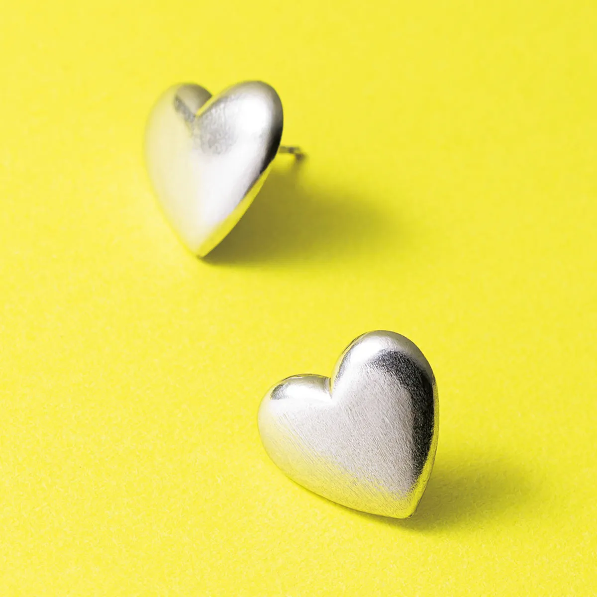 マリハのハートピアスの物撮り。