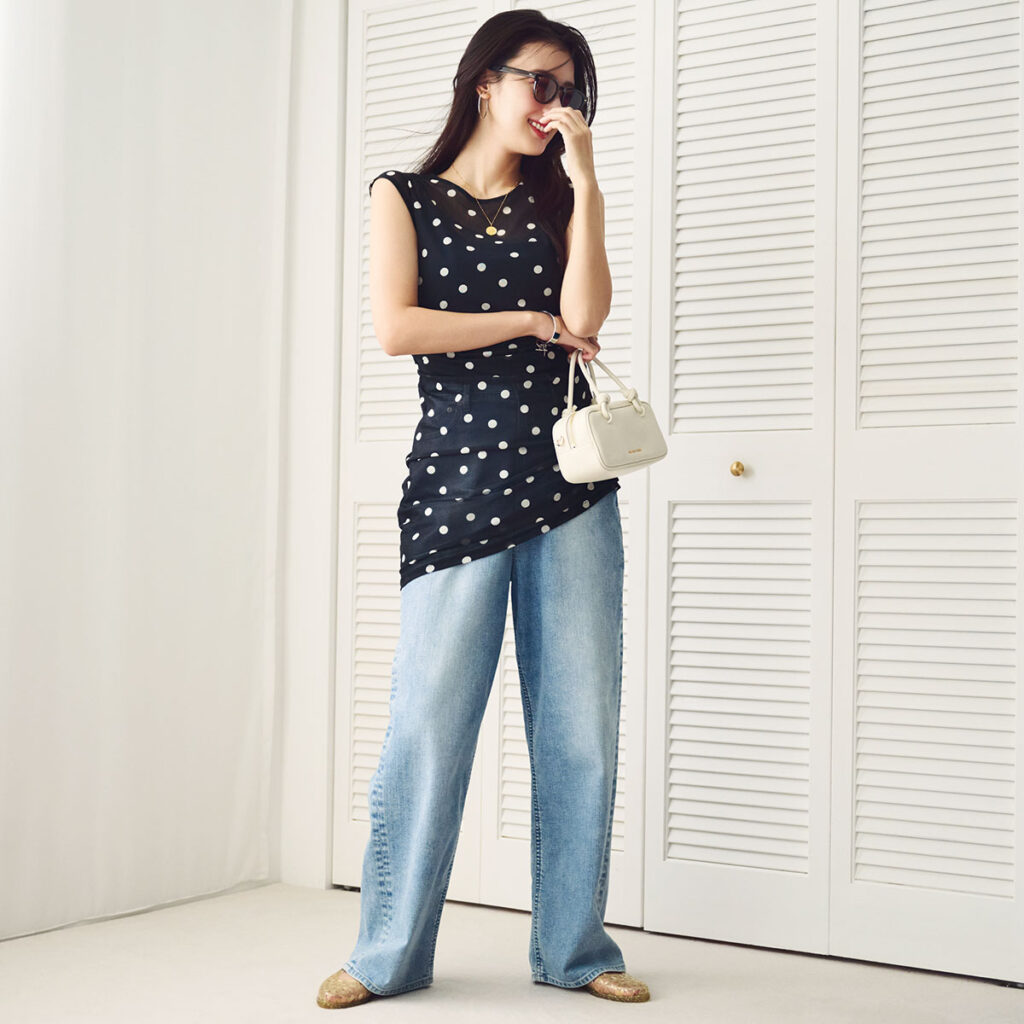 ドットチュニックとデニムのコーデ