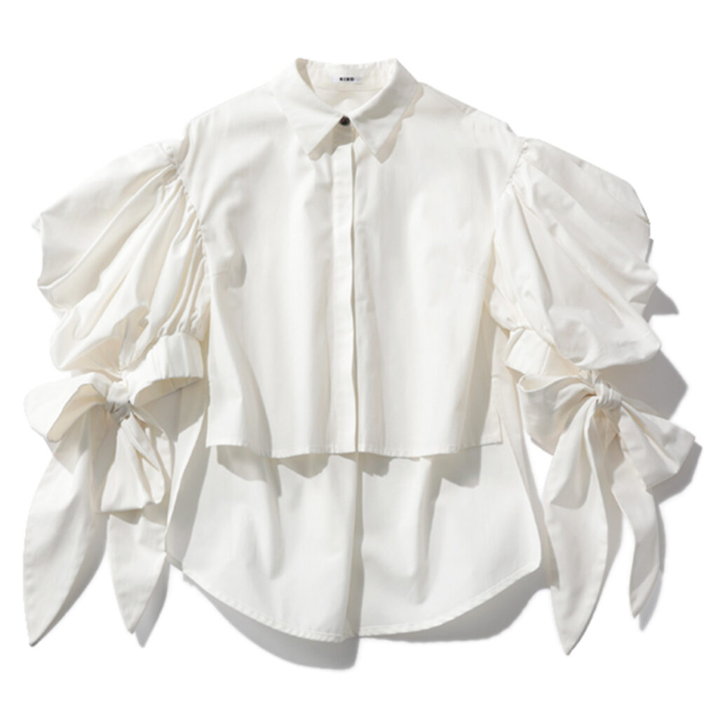 袖リボンのブラウス