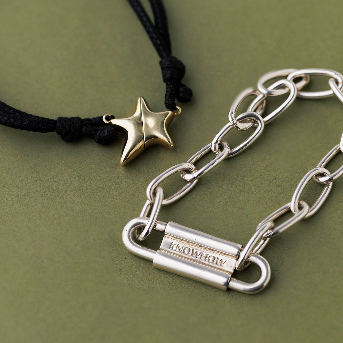 ノウハウのブレスレットとコードネックレス