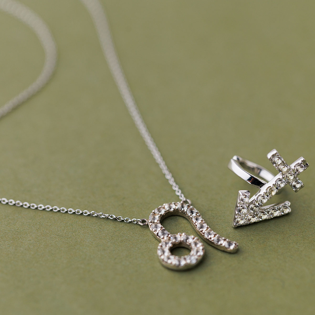 MayuCo.のイヤーカフとネックレス