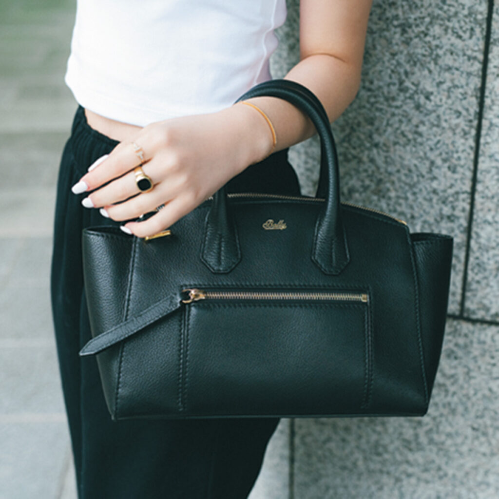 BALLYの黒バッグ