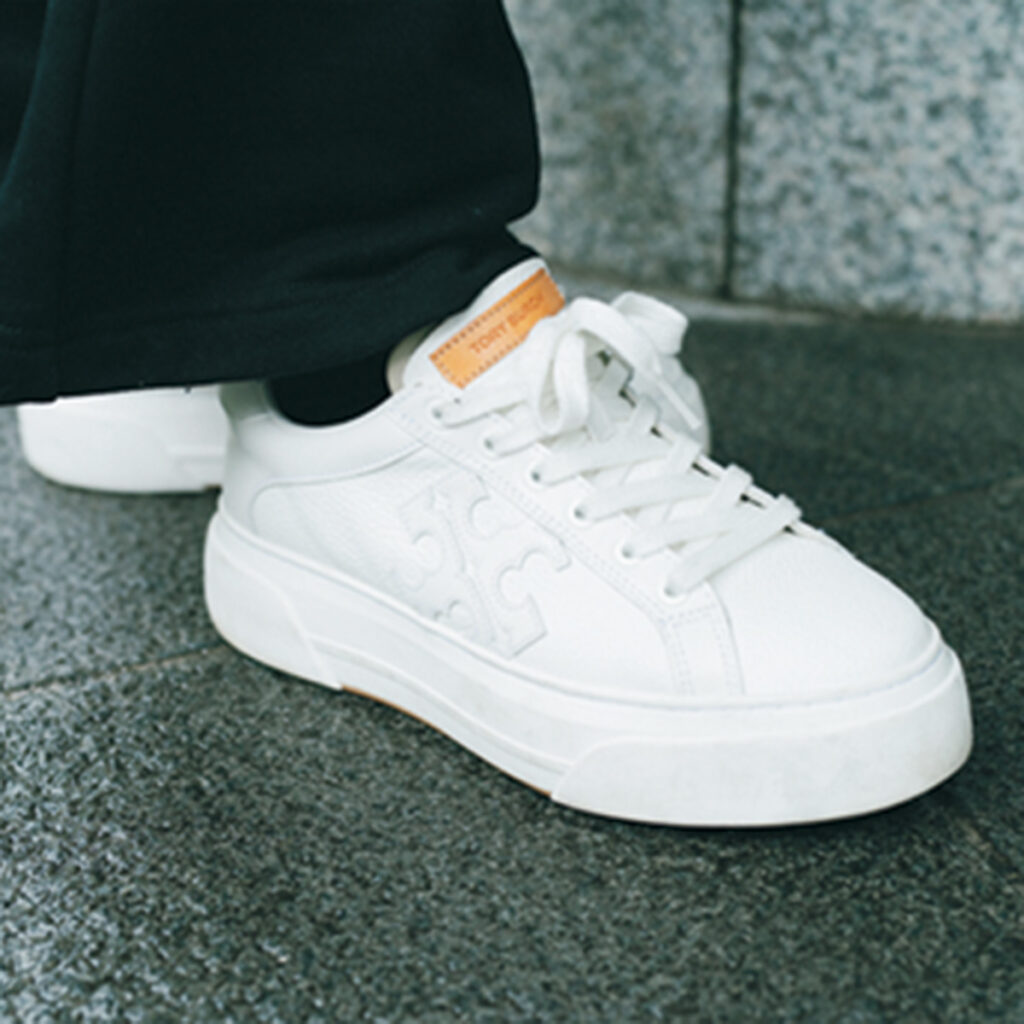 厚底白スニーカー