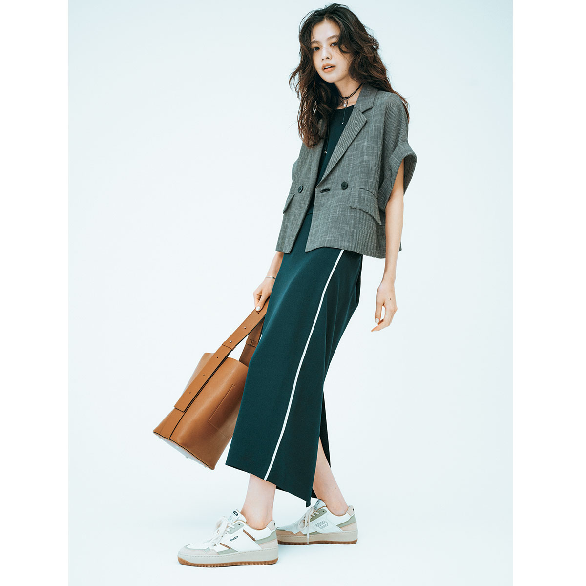 ラインスカートと半袖ジャケットの通勤コーデ