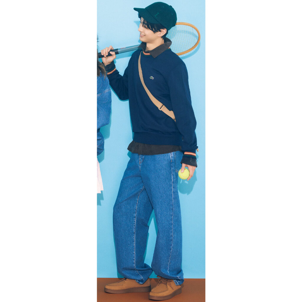 ネイビーニットとデニムのコーデ