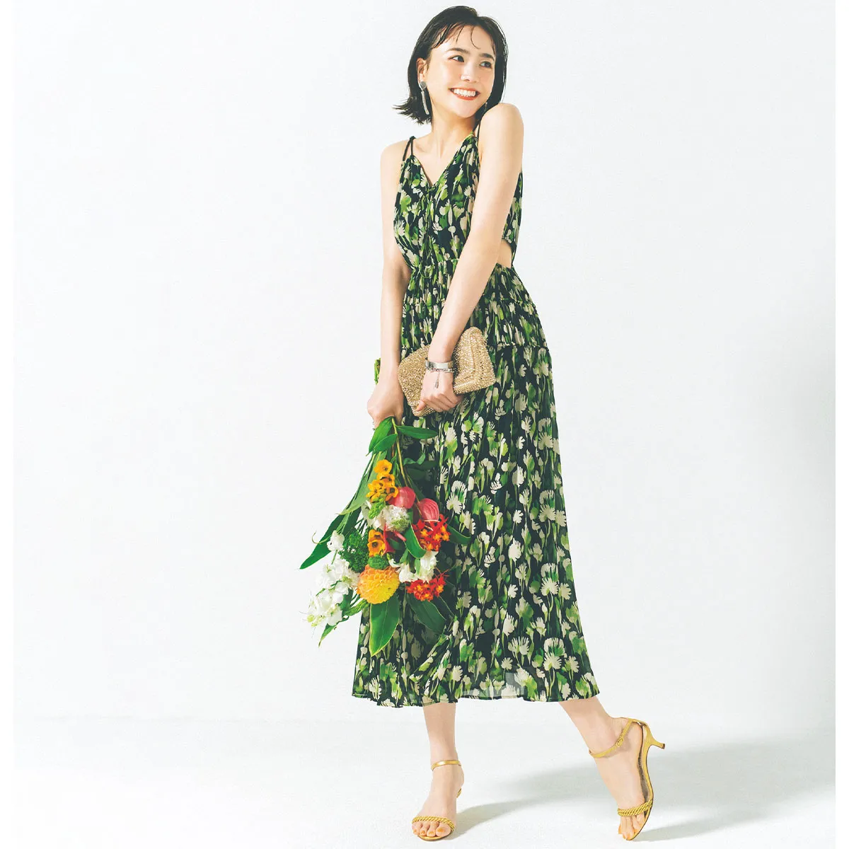 グリーンが存在感抜群な20代女性におすすめのお呼ばれコーデ