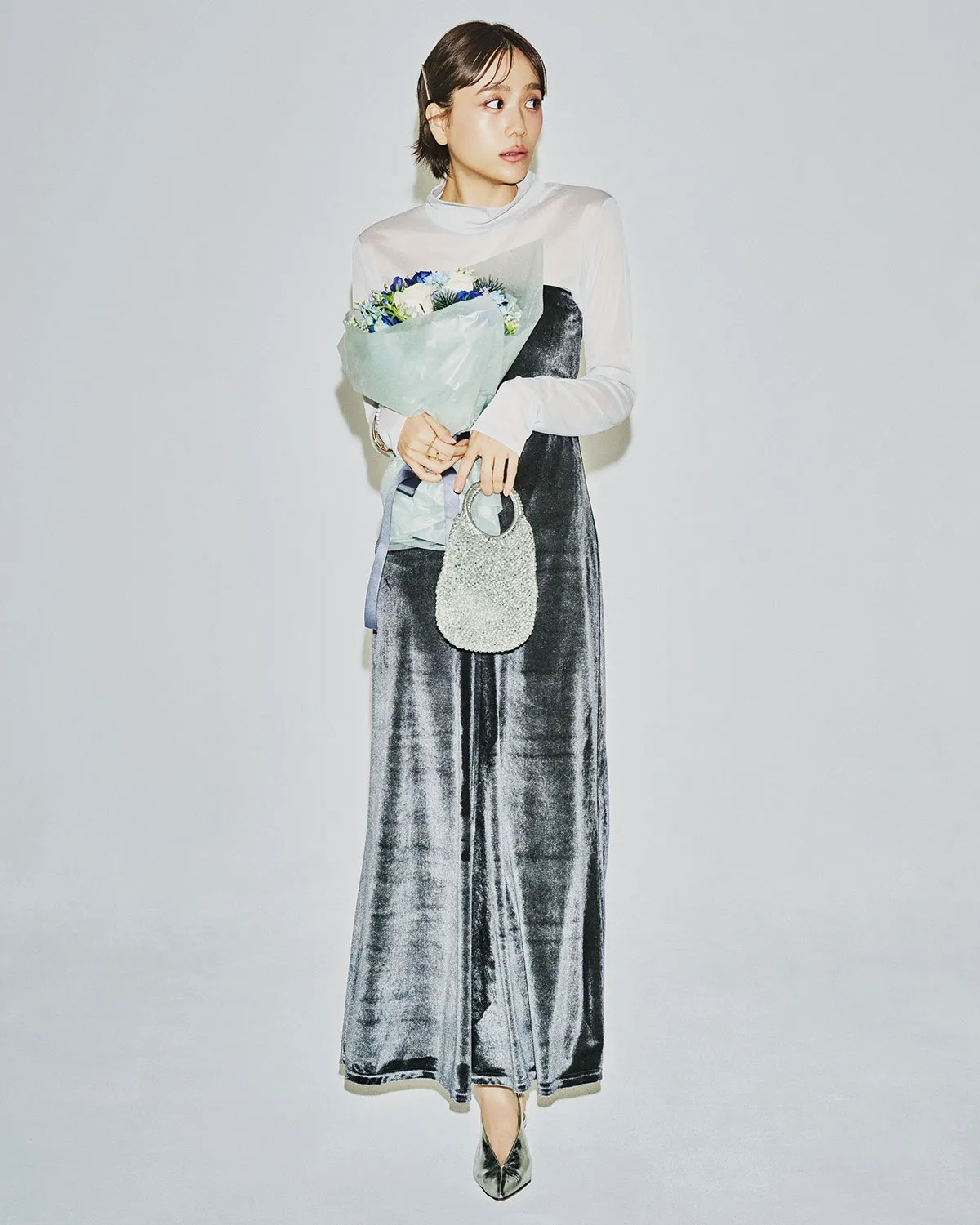 ベロア生地のワンピースを使用した20代女性におすすめのお呼ばれコーデ