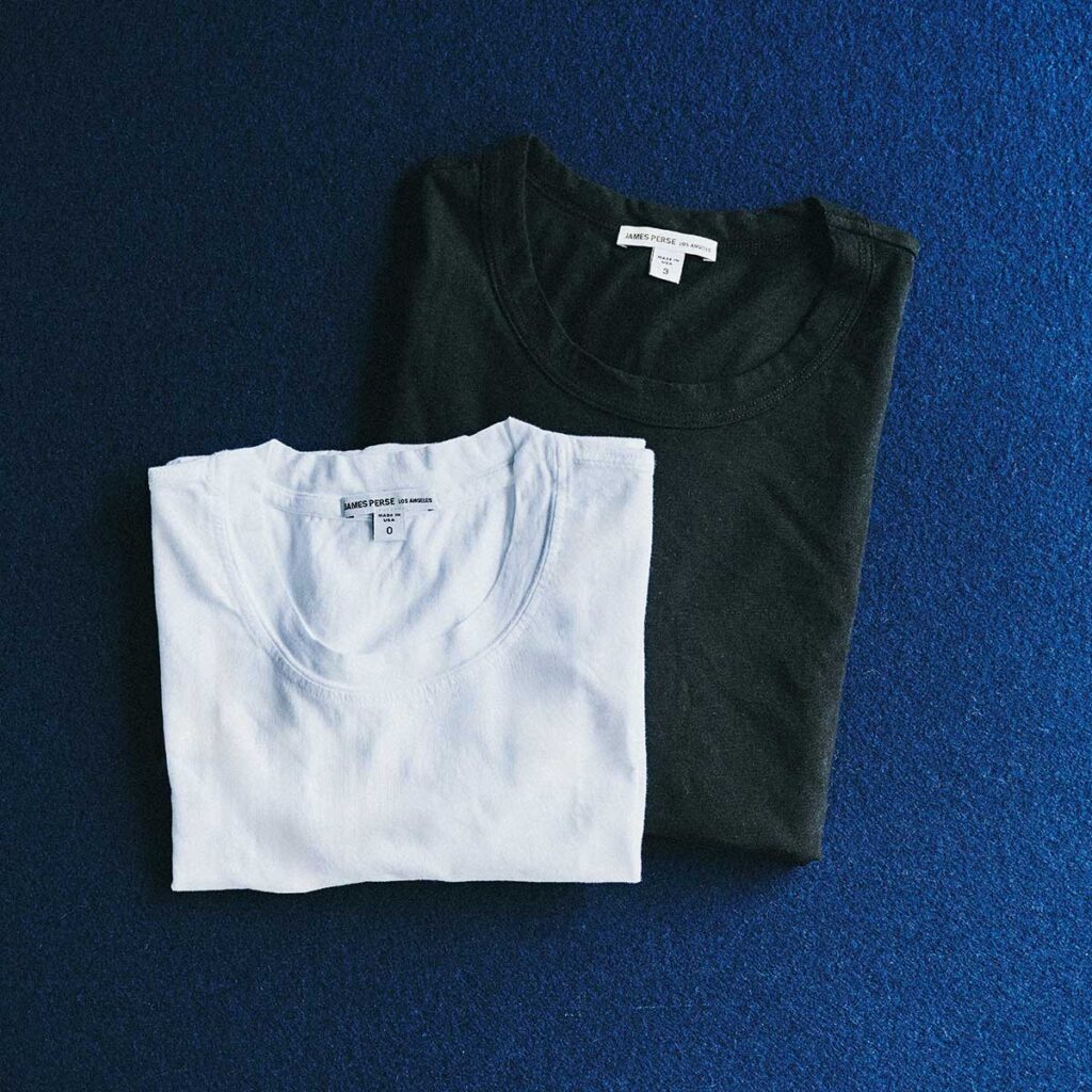 白と黒のTシャツ