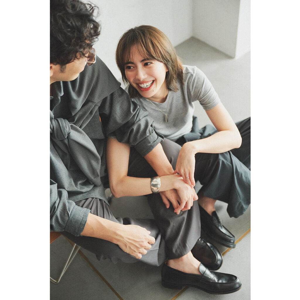 グレーのワントーンコーデ