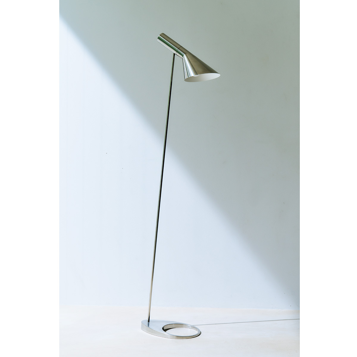 Louis PoulsenのAJランプ