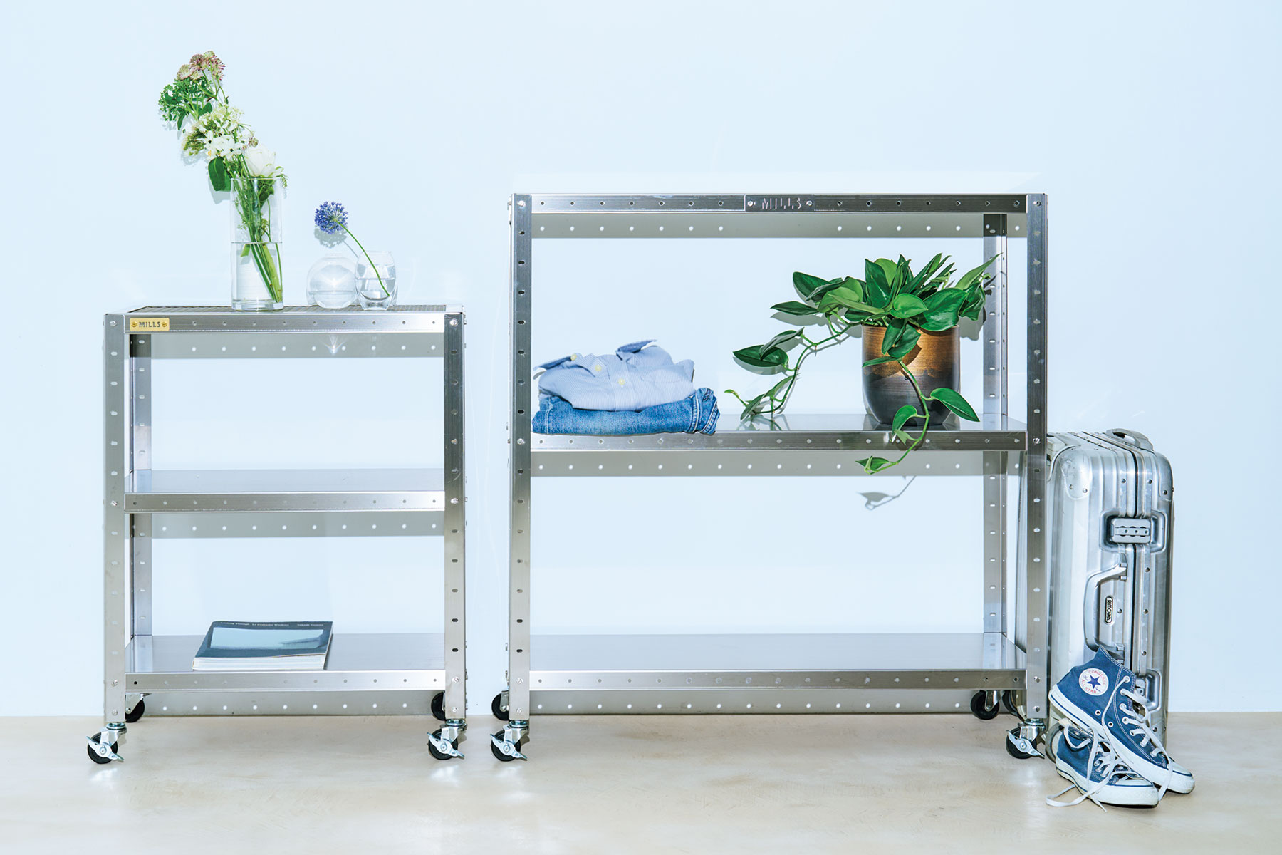MILLSの〈ステンレスシェルフ〉