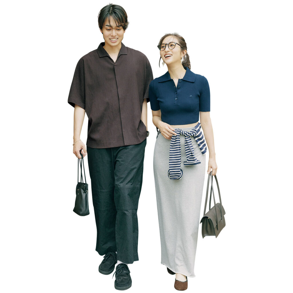 ネイビーポロとIラインスカートのコーデ
