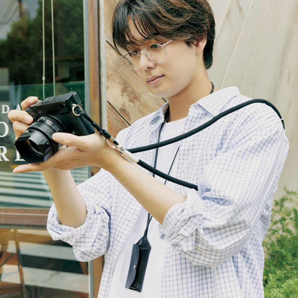 白Tにシャツのコーデ