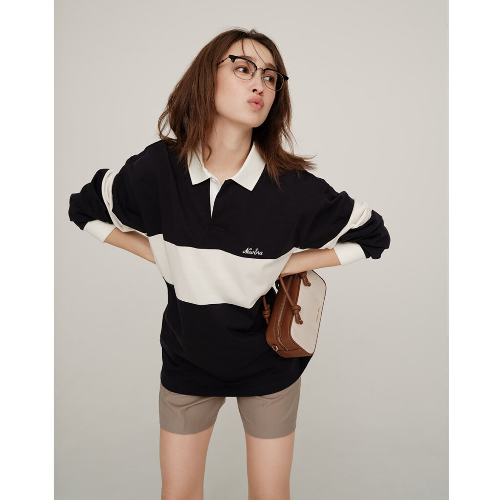 ラガーシャツとショートパンツのトラッドコーデ