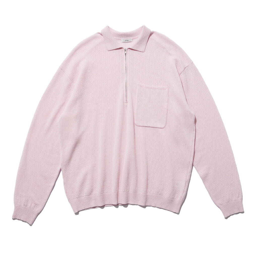 ピンクのハーフジップニット