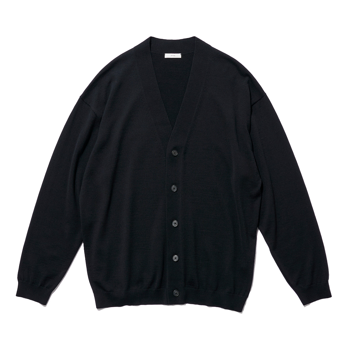 黒のカーディガン