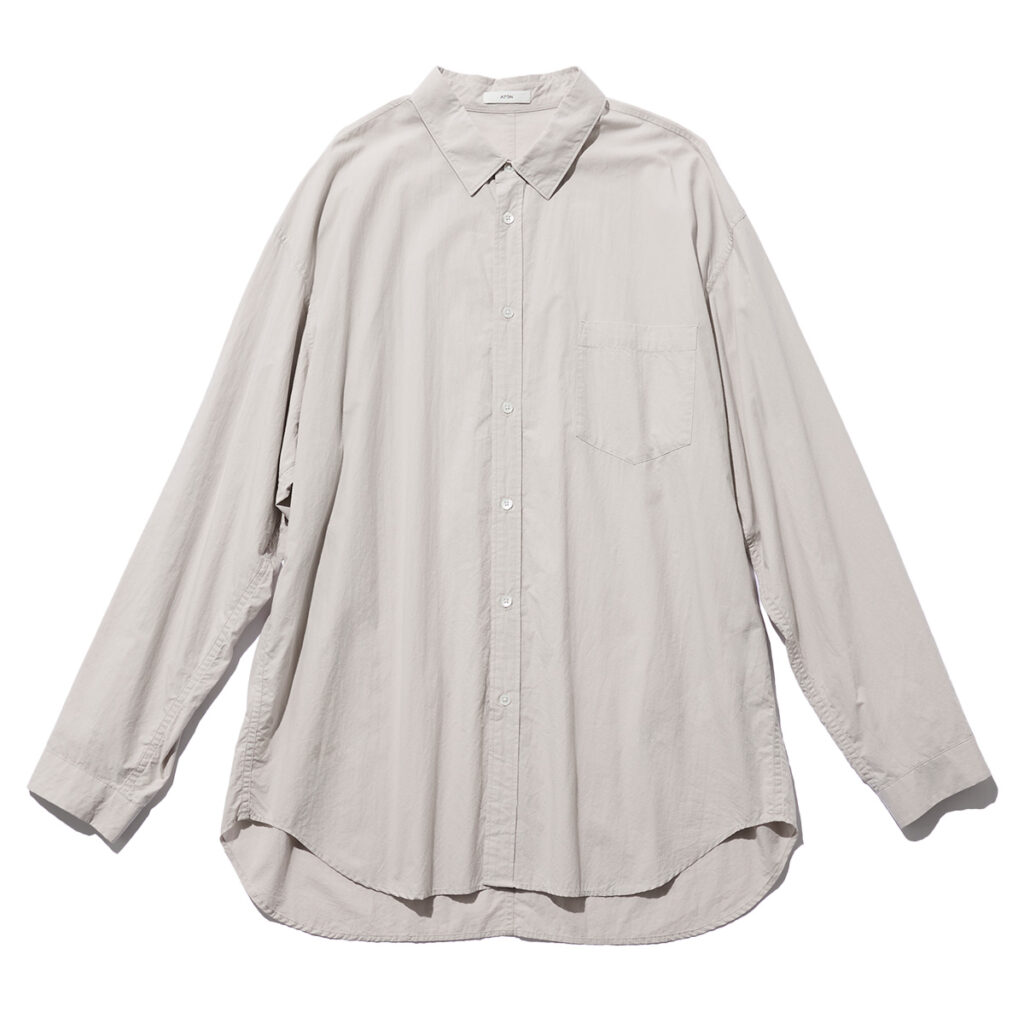 ベージュのシャツ