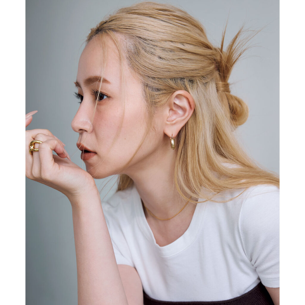 白T×ハイトーンヘア