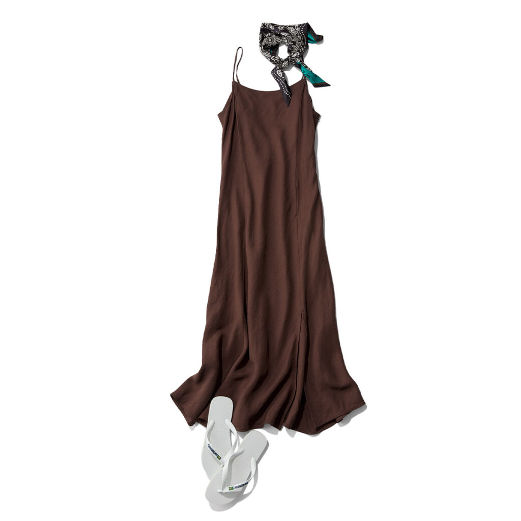 ストラップワンピのコーデ