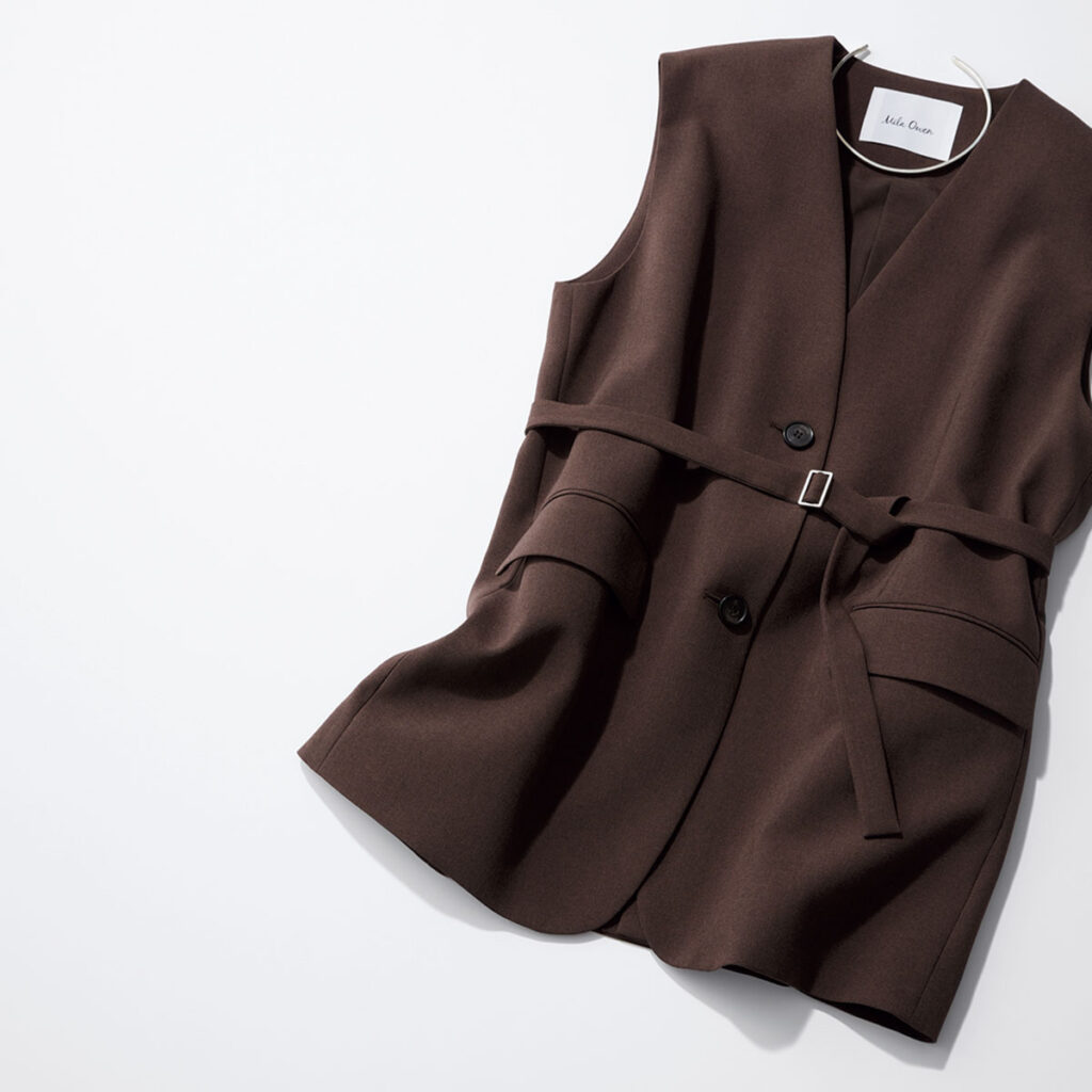 ブラウンのVネックジレ