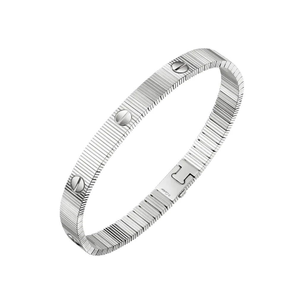 カルティエの「LOVE アンリミテッド」ブレスレットのホワイトゴールド。