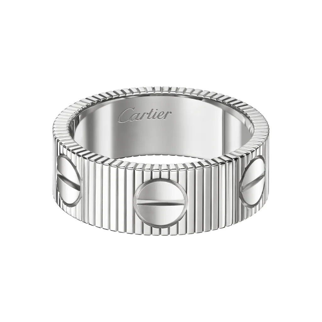 カルティエの「LOVE アンリミテッド」リングのホワイトゴールド。