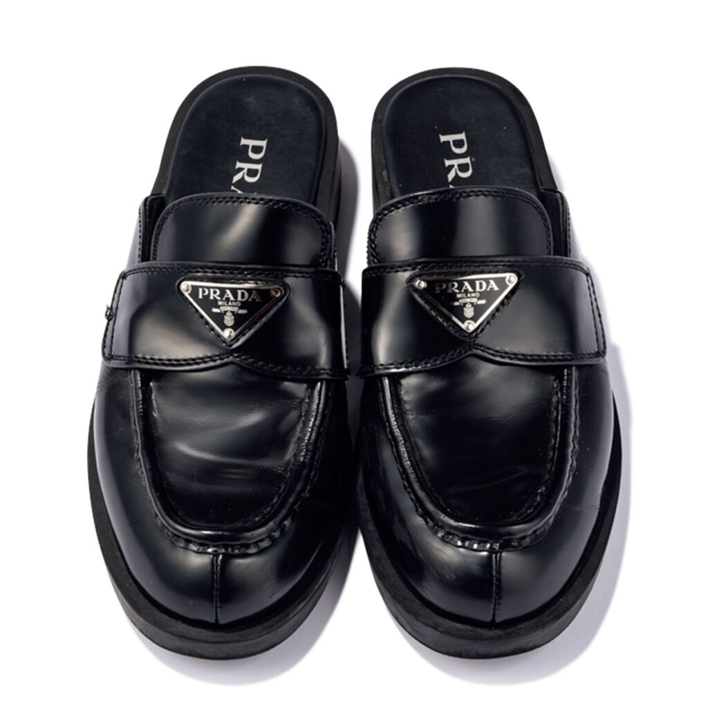 PRADAのローファー