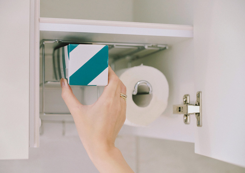 ハンガー・フック付き収納でキッチンの生活感をゼロに