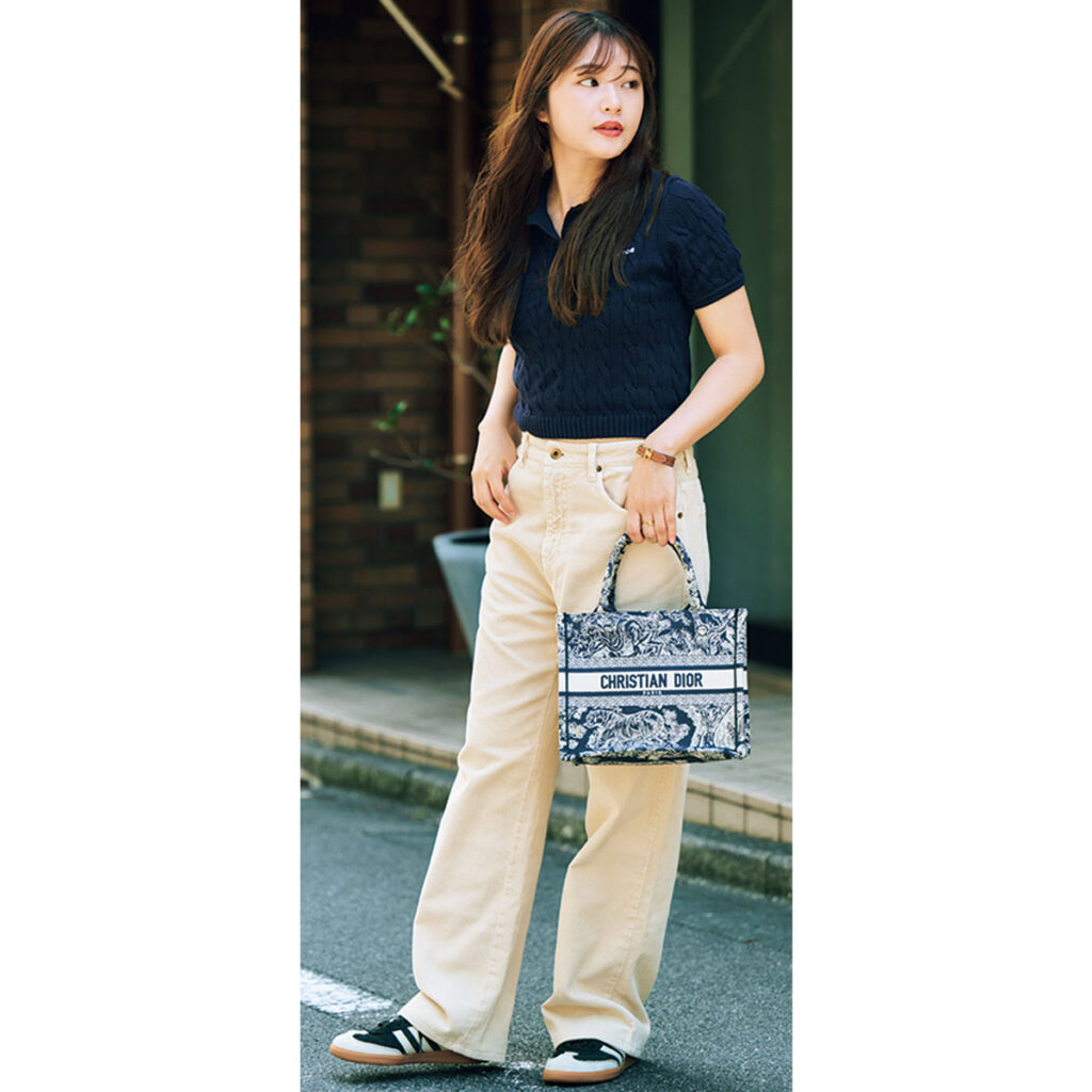 半袖ニットポロとコーデュロイパンツのコーデ