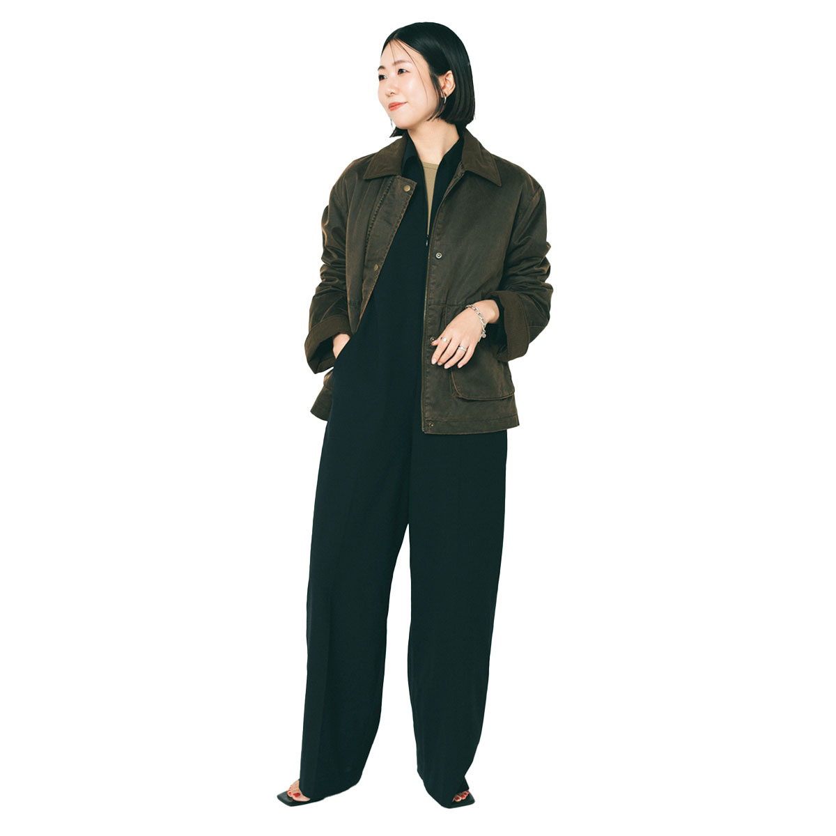 辛口ブルゾンとパンツのハンサムコーデ