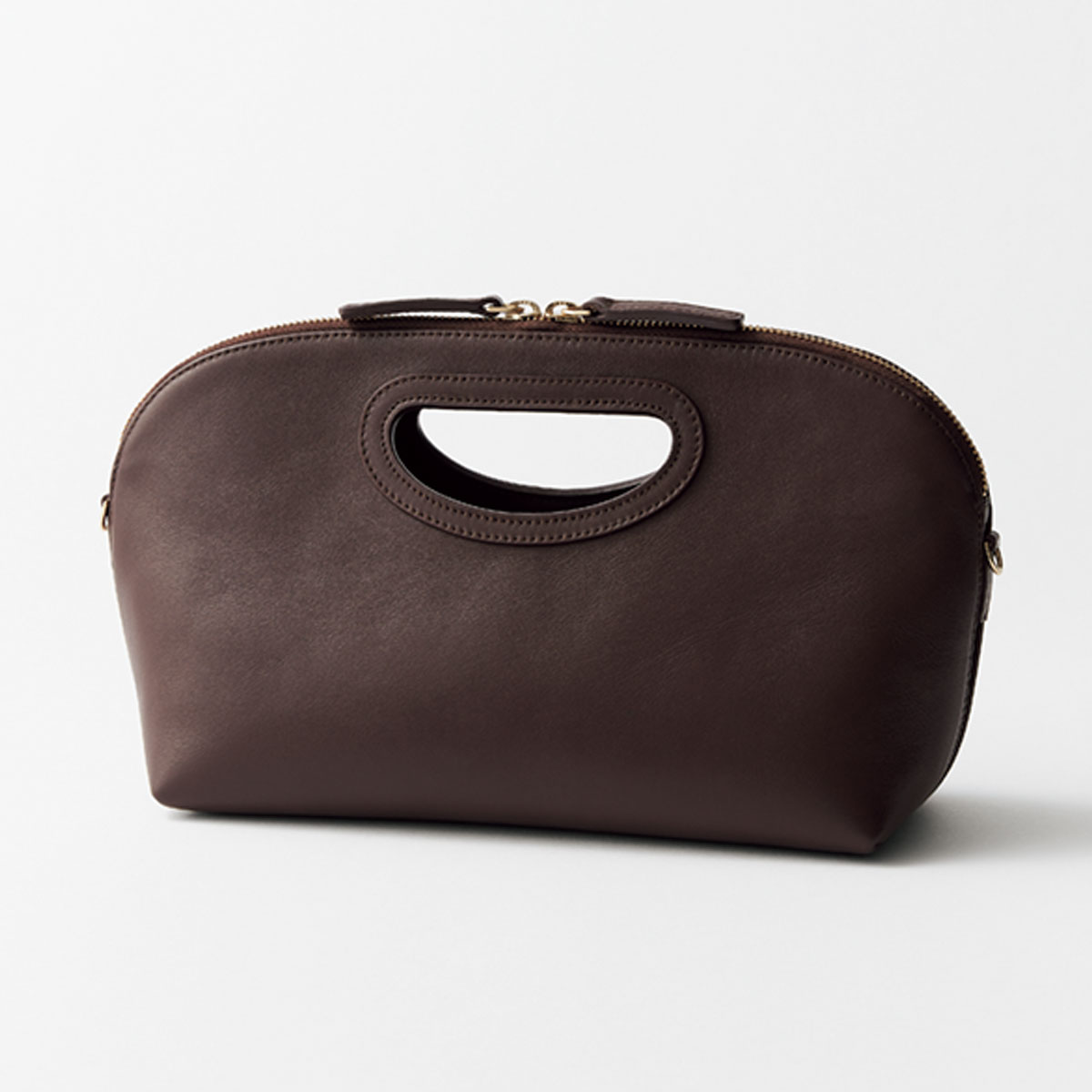 深みボルドーのバッグ